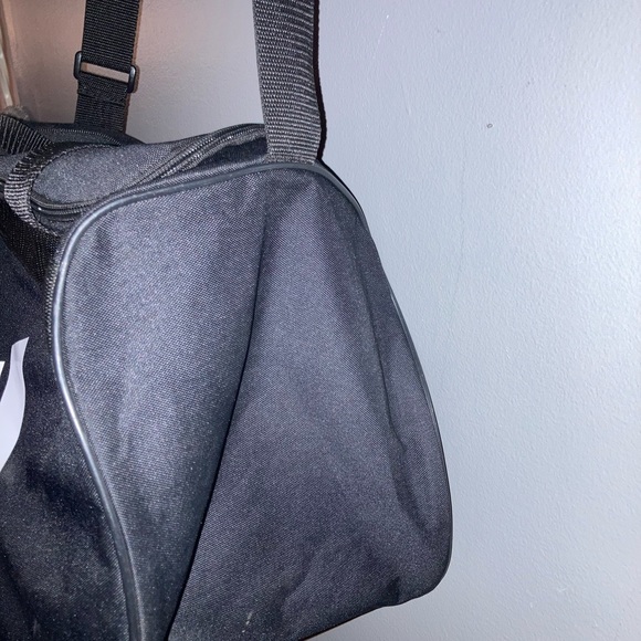 In Excellent Condition!! Adidas Duffel Bag - Picture 6 of 8